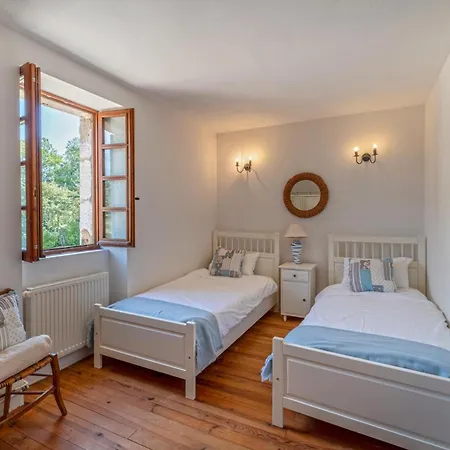 فيلة La Brisee Castelnau-de-Montmiral